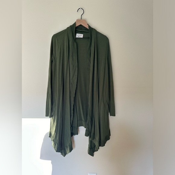 SOUTHCOTT "Go To" Cardigan in Olive Green - Picture 1 of 9